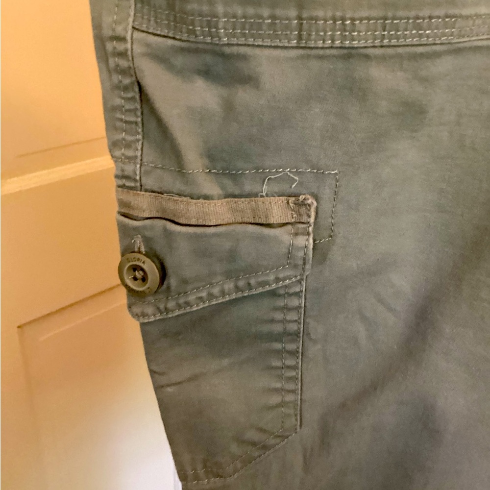 Gloria Vanderbilt Cargo Capri Pants, size 24W, Loden Green - Picture 4 of 5